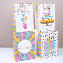 Подарунковий пакет "Happy Birthday" кольоровий M (25х32х11см) 12 шт.