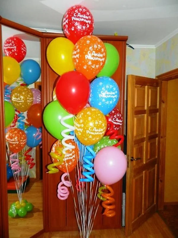 Сколько шариков на день рождение. Шары с днем рождения. Фонтаны из шаров. Фонтаны из шаров на день рождения. Шары на день рождения ребенку.