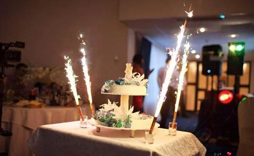 феєрверк на весільний торт